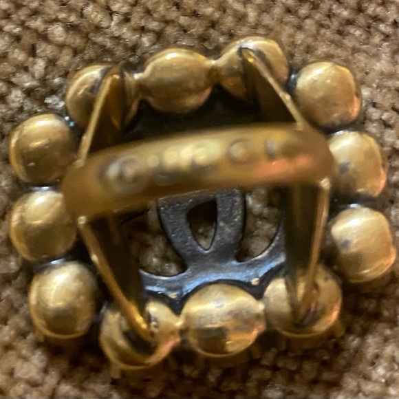 Authentic Gucci Bronze GG Marmount Ring with Interlocking Red Crystals. - Picture 4 of 4